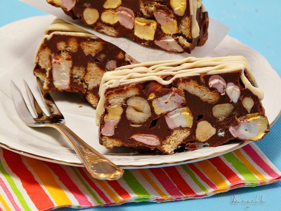 Шоколадно-коньячная помадка с маршмеллоу, орехами и печеньем