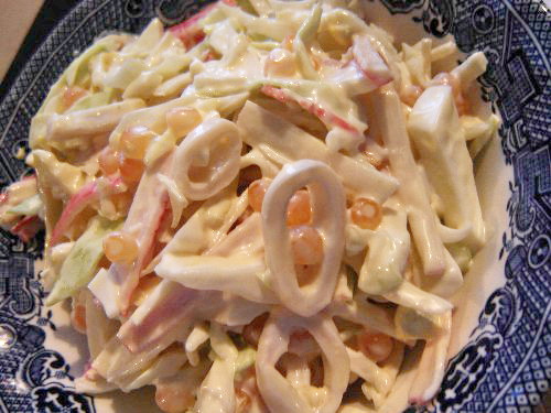 салат с кальмарами и грушей салат с кальмарами и грушей